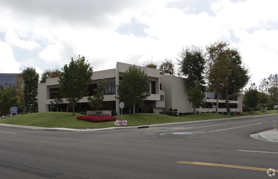 More Photos Of 1601 Dove St, Newport Beach Medical For Lease