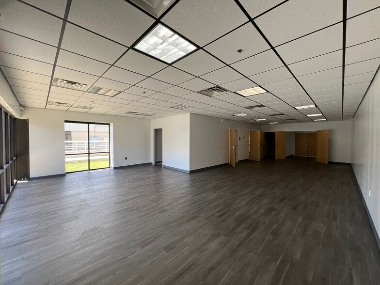 More Photos Of 10330 Chedoak Ct, Jacksonville Light Distribution For Sale