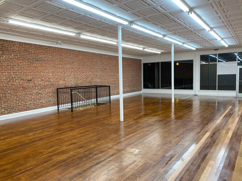 More Photos Of 2948-2960 Fairfield Ave, Bridgeport Storefront For Lease