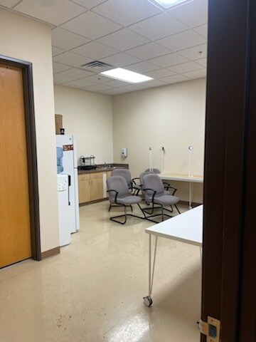 More Photos Of 3638 E Sunset Rd, Las Vegas Light Distribution For Lease