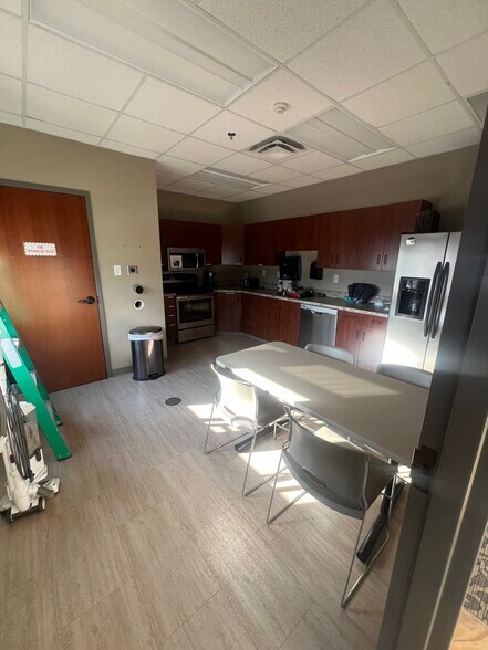 More Photos Of 121 Saint Andrews Ct, Mankato Medical For Lease