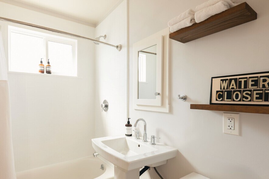 More Photos Of 4852 S Centinela Ave, Los Angeles Multifamily For Sale