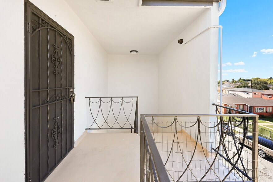 More Photos Of 616 Via Altamira, Montebello Apartments For Sale