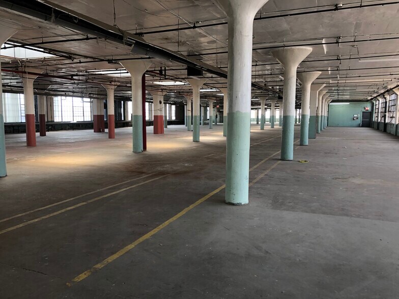 More Photos Of 53-06 Grand Ave, Maspeth Warehouse For Lease
