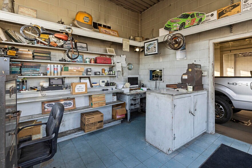 More Photos Of 249 S Wilson St, Vinita Auto Repair For Sale