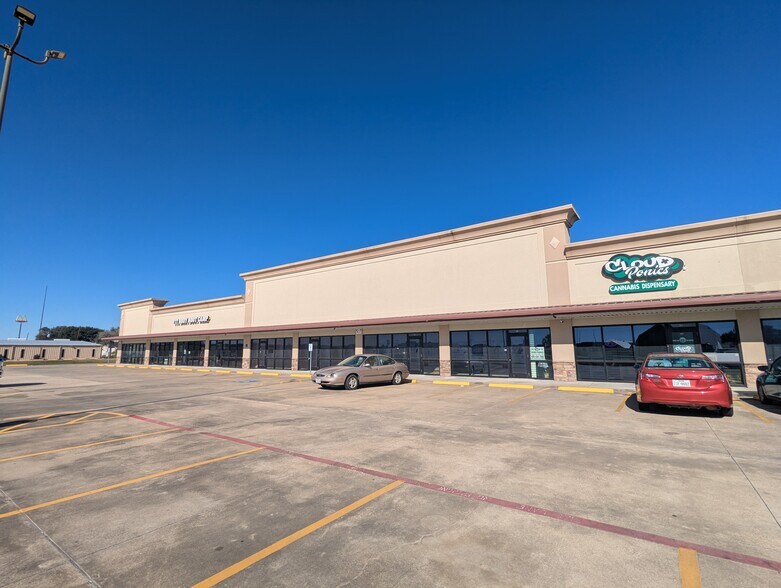 More Photos Of 421 S Memorial Fwy, Nederland Unknown For Lease