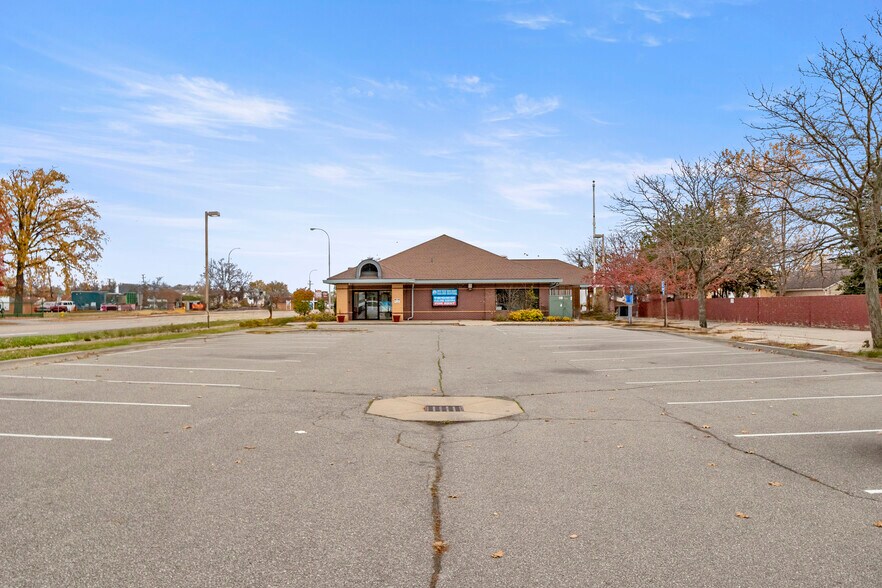 More Photos Of 27621 Warren Rd, Garden City Freestanding For Lease