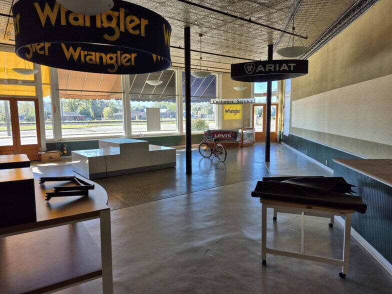 More Photos Of 402 Plant Ave, Waycross Office For Lease
