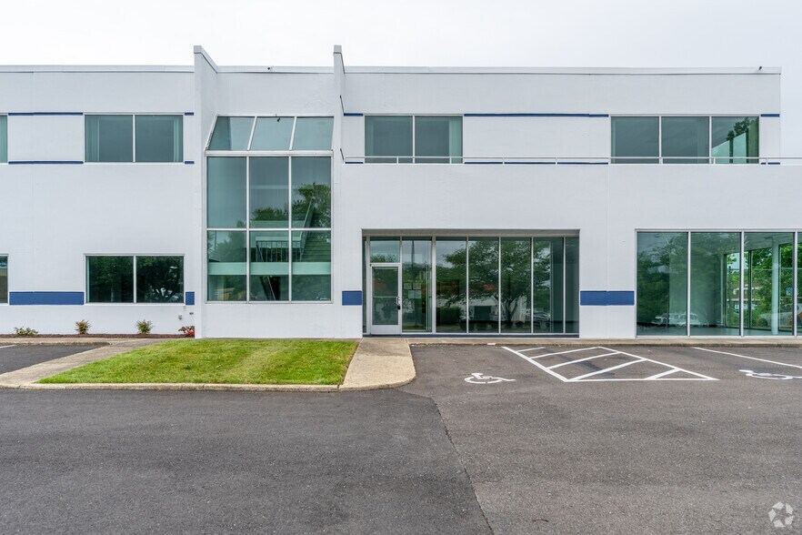 More Photos Of 9001 E Hampton Dr, Capitol Heights Warehouse For Lease
