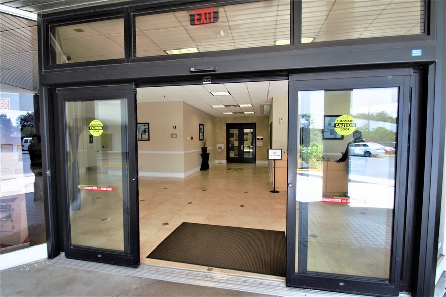 More Photos Of 2701 W Oakland Park Blvd, Oakland Park Office For Sale