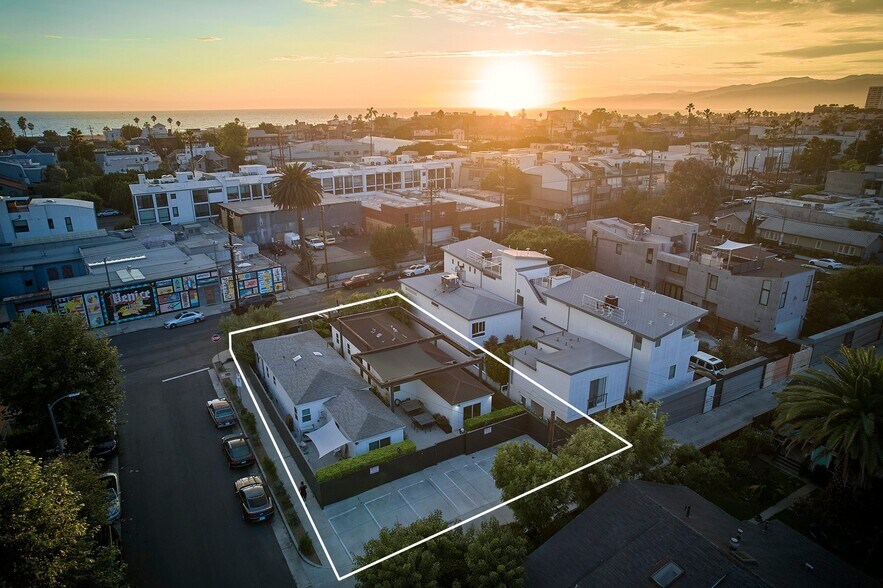 Primary Photo Of 718-720 Hampton Dr, Venice Office For Sale