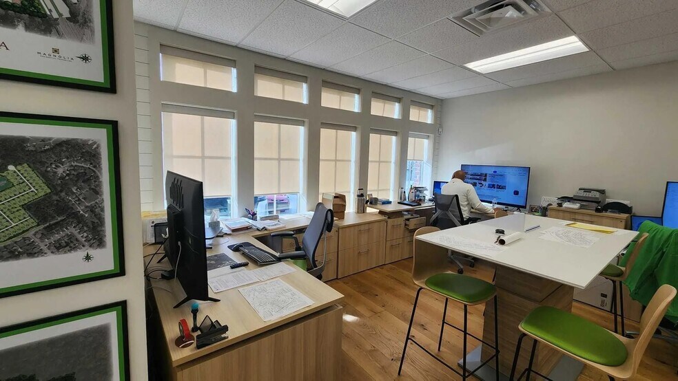 More Photos Of 363 S Main St, Alpharetta Freestanding For Lease