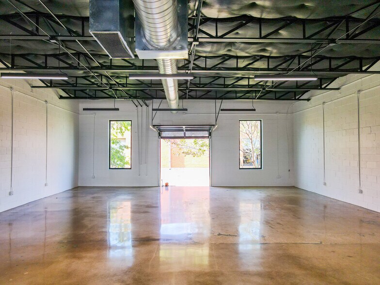 More Photos Of 1337-1341 Crampton St, Dallas Distribution For Lease