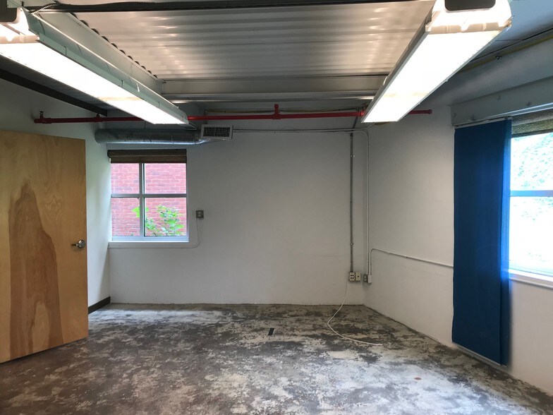 More Photos Of 650 Hamilton Ave SE, Atlanta Unknown For Lease