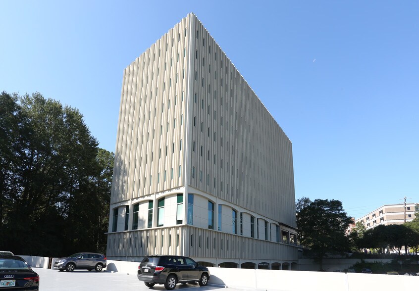 More Photos Of 2045 Peachtree Rd NE, Atlanta Medical For Lease