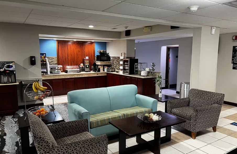 More Photos Of 40 New Garver Rd, Monroe Hotel For Sale