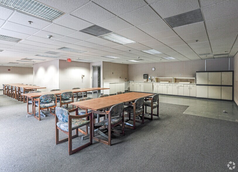More Photos Of 16500 W 12 Mile Rd, Southfield Office For Lease