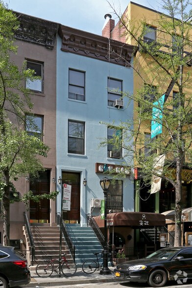 More Photos Of 364 W 46th St, New York Storefront Retail Residential For Sale