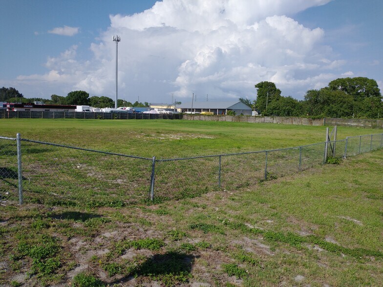 More Photos Of 8825 Ulmerton Rd, Largo Land For Lease