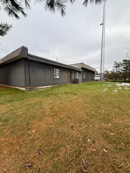 More Photos Of 7010 Parkway Rd, Greely Flex For Sale