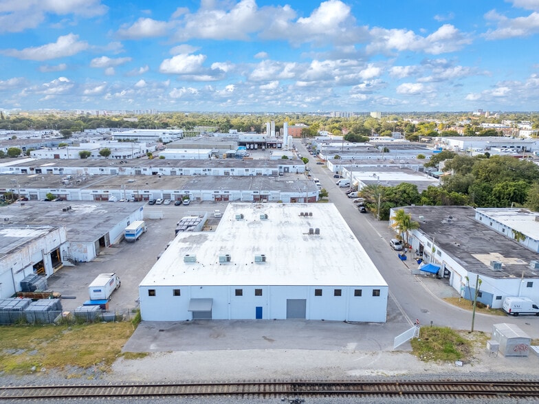 More Photos Of 6899 NE 4th Ave, Miami Warehouse For Lease