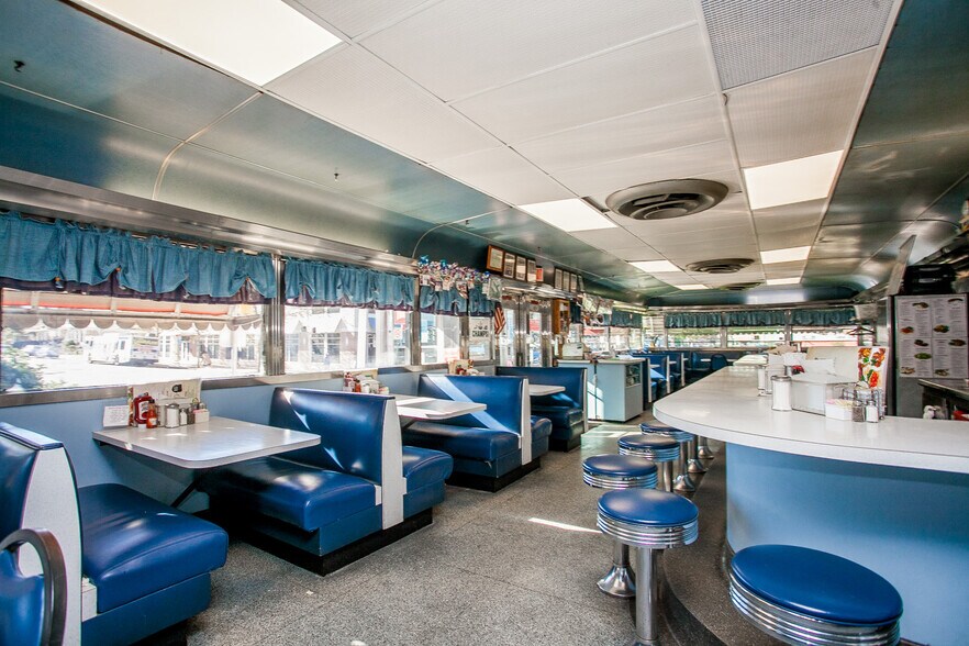 More Photos Of 6053 Ridge Ave, Philadelphia Restaurant For Sale