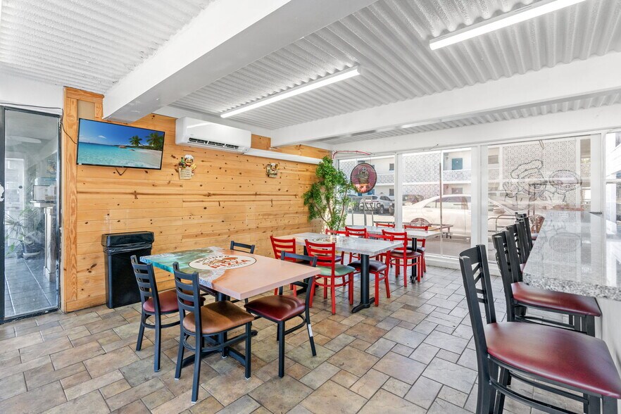 More Photos Of 606 N Ocean Blvd, Myrtle Beach Hotel For Sale