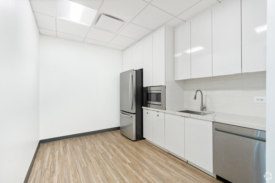 More Photos Of 6400 Arlington Blvd, Falls Church Unknown For Lease