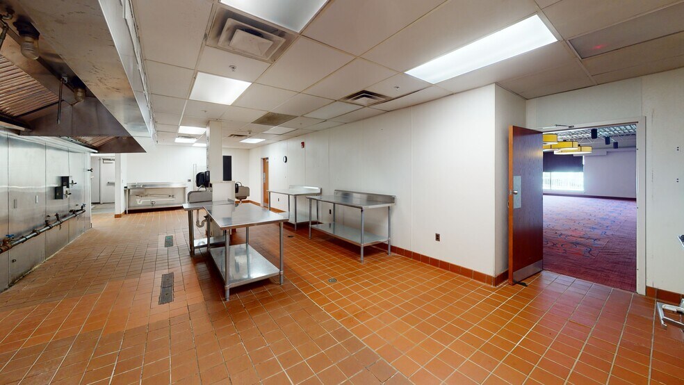 More Photos Of 21 Front St, Manchester Sports And Entertainment For Lease