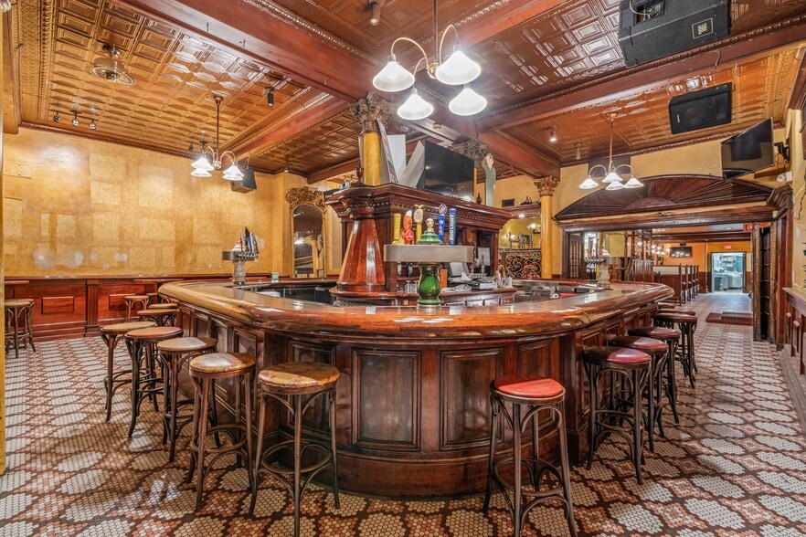 More Photos Of 2007-2011 Walnut St, Philadelphia Apartments For Sale