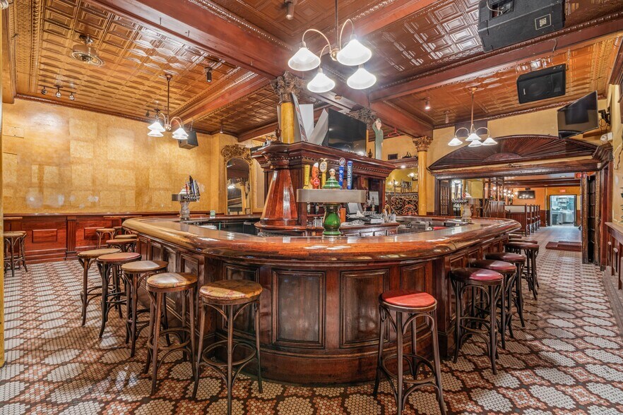 More Photos Of 2007-2011 Walnut St, Philadelphia Apartments For Sale