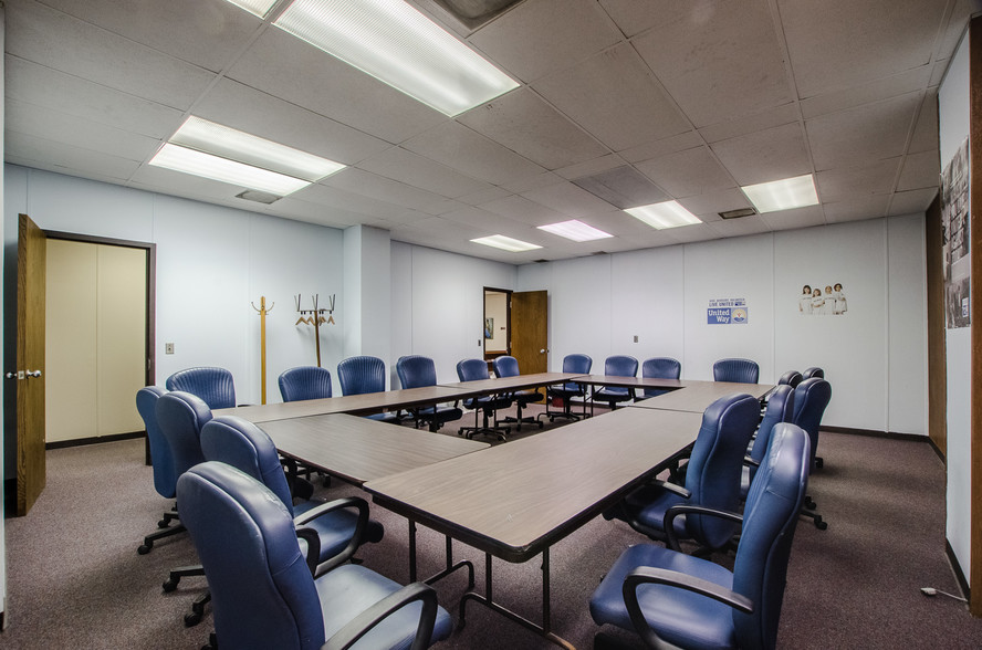 More Photos Of 35 N Park St, Mansfield Office For Sale