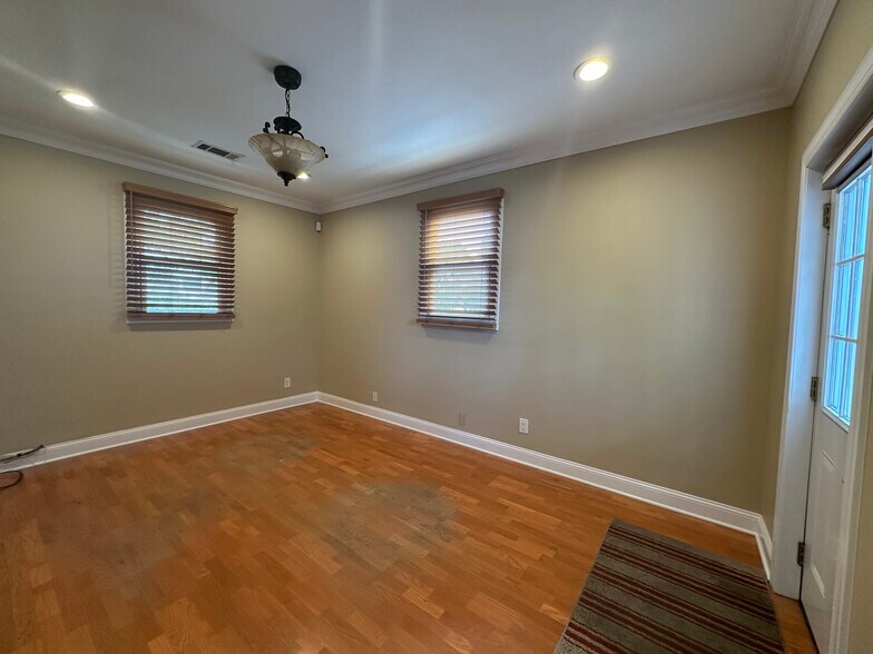 More Photos Of 198 Orange Ave, Suffern Office For Lease