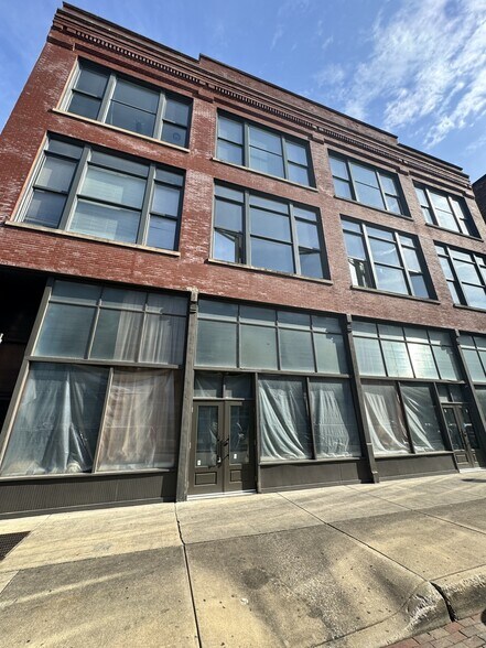 More Photos Of 20 W Louisiana St, Indianapolis Storefront Retail Residential For Lease
