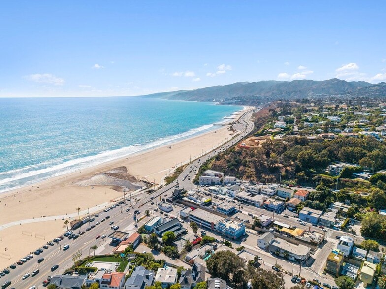 More Photos Of 100 W Channel Rd, Santa Monica Restaurant For Lease