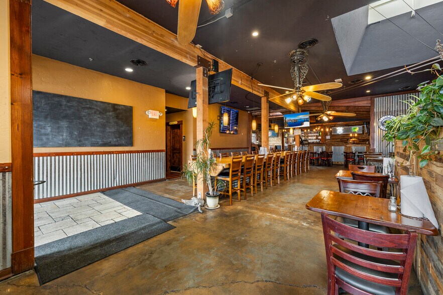More Photos Of 234 SW 5th St, Grants Pass Restaurant For Sale