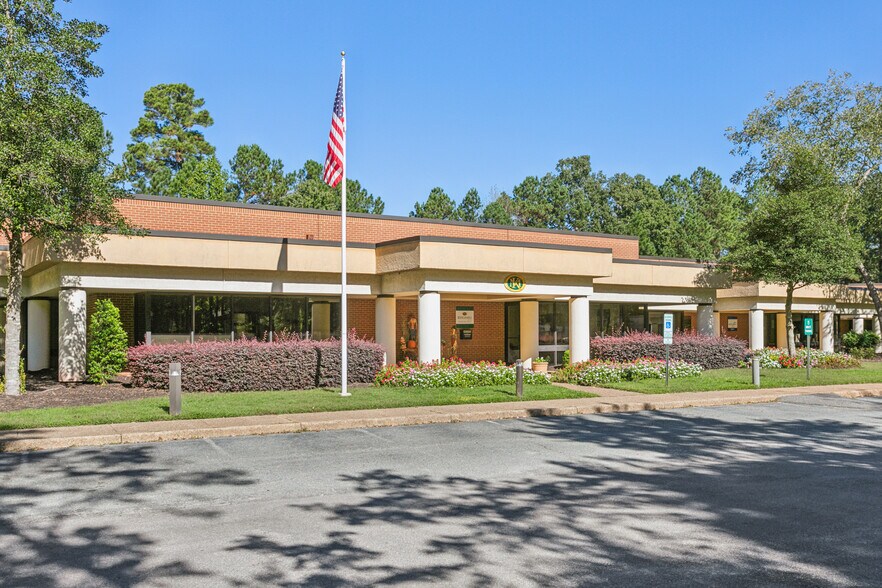 More Photos Of 309 McLaws Cir, Williamsburg Research And Development For Lease