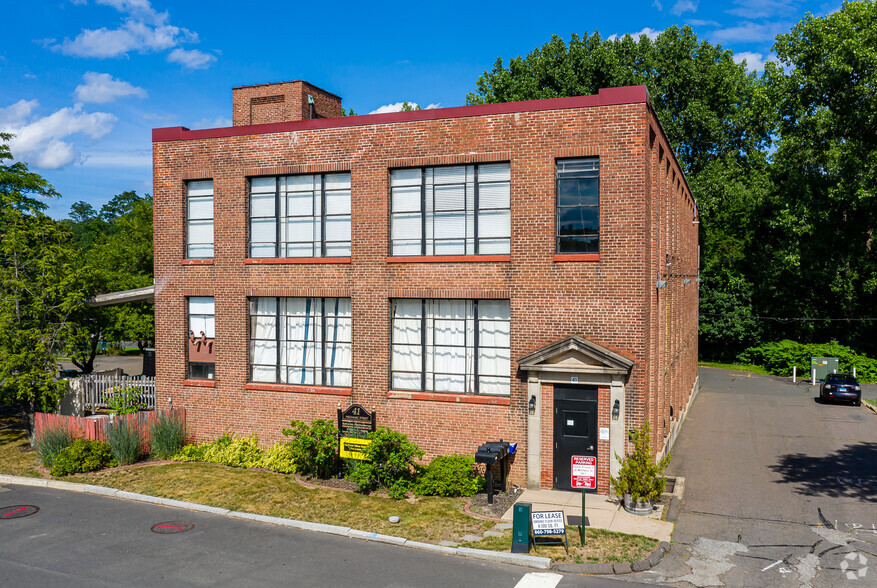 Primary Photo Of 41 Mechanic St, Windsor Coworking Space