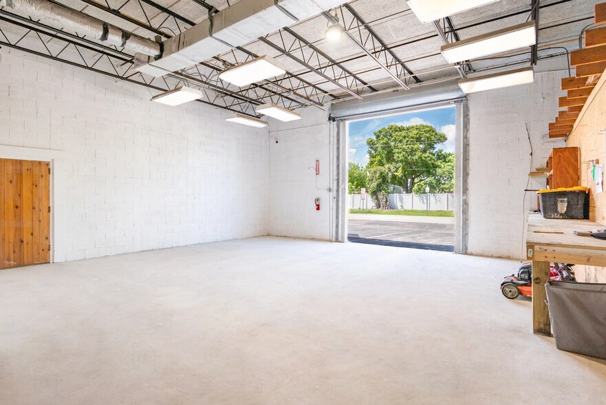 More Photos Of 610 NE 29th St, Pompano Beach Warehouse For Lease