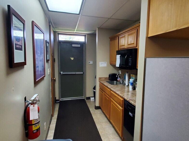 More Photos Of 6258 W Pierson Rd, Flushing Medical For Lease