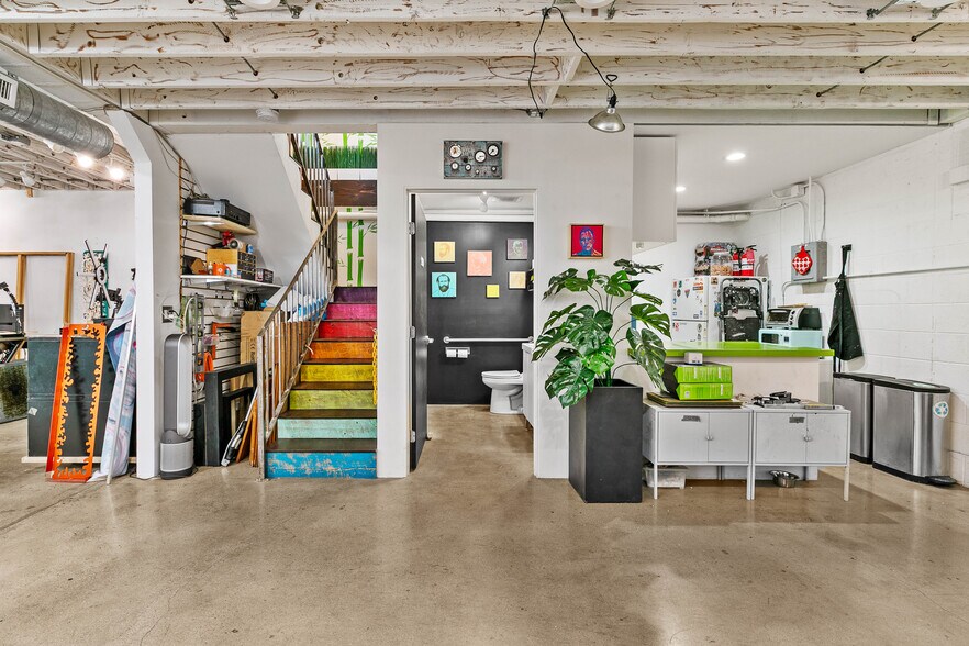 More Photos Of 10542 Burbank Blvd, North Hollywood Storefront Retail Office For Sale