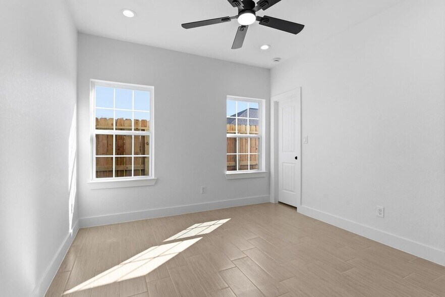 More Photos Of 428 Rhode Island st, Houston Apartments For Sale