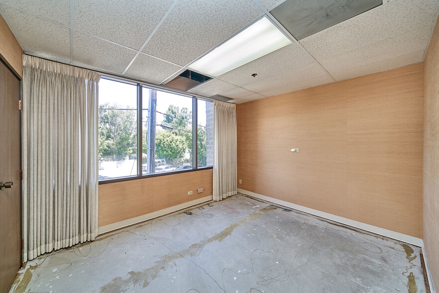 More Photos Of 8737 Beverly Blvd, West Hollywood Medical For Sale