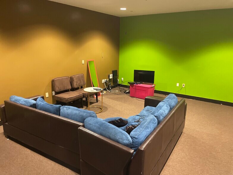 More Photos Of 1700 35th St, Orlando Warehouse For Lease