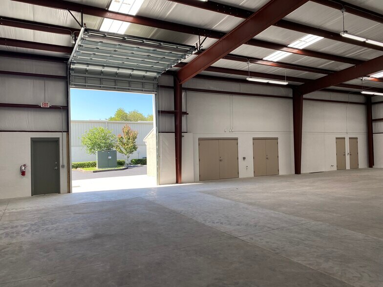 More Photos Of 8950 66th Ct N, Pinellas Park Warehouse For Lease