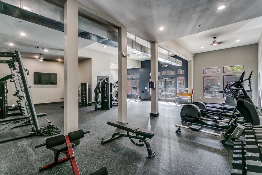 More Photos Of 2570 Justin Rd, Highland Village Unknown For Lease