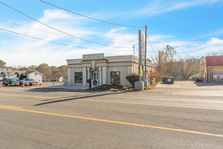 More Photos Of 2906 N Ocoee St, Cleveland Office For Sale