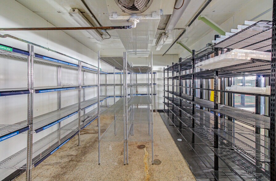 More Photos Of 726 E Lincolnway, Minerva General Retail For Sale