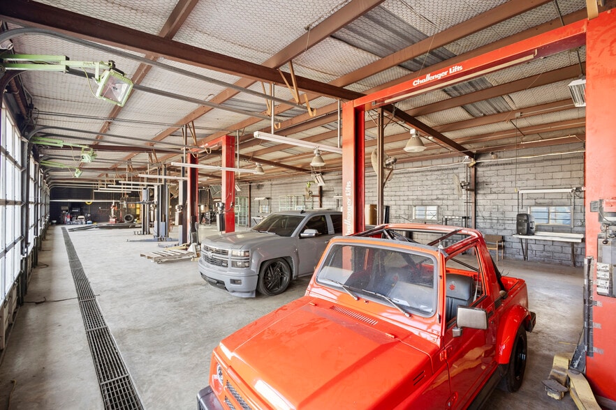 More Photos Of 502 N State Highway 342, Red Oak Industrial For Sale