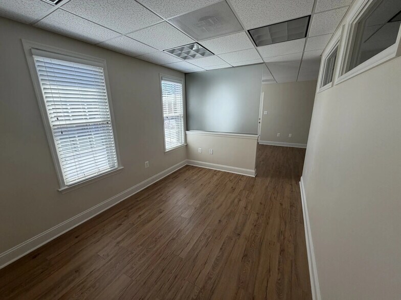 More Photos Of 9250-9254 Mosby St, Manassas Office For Sale